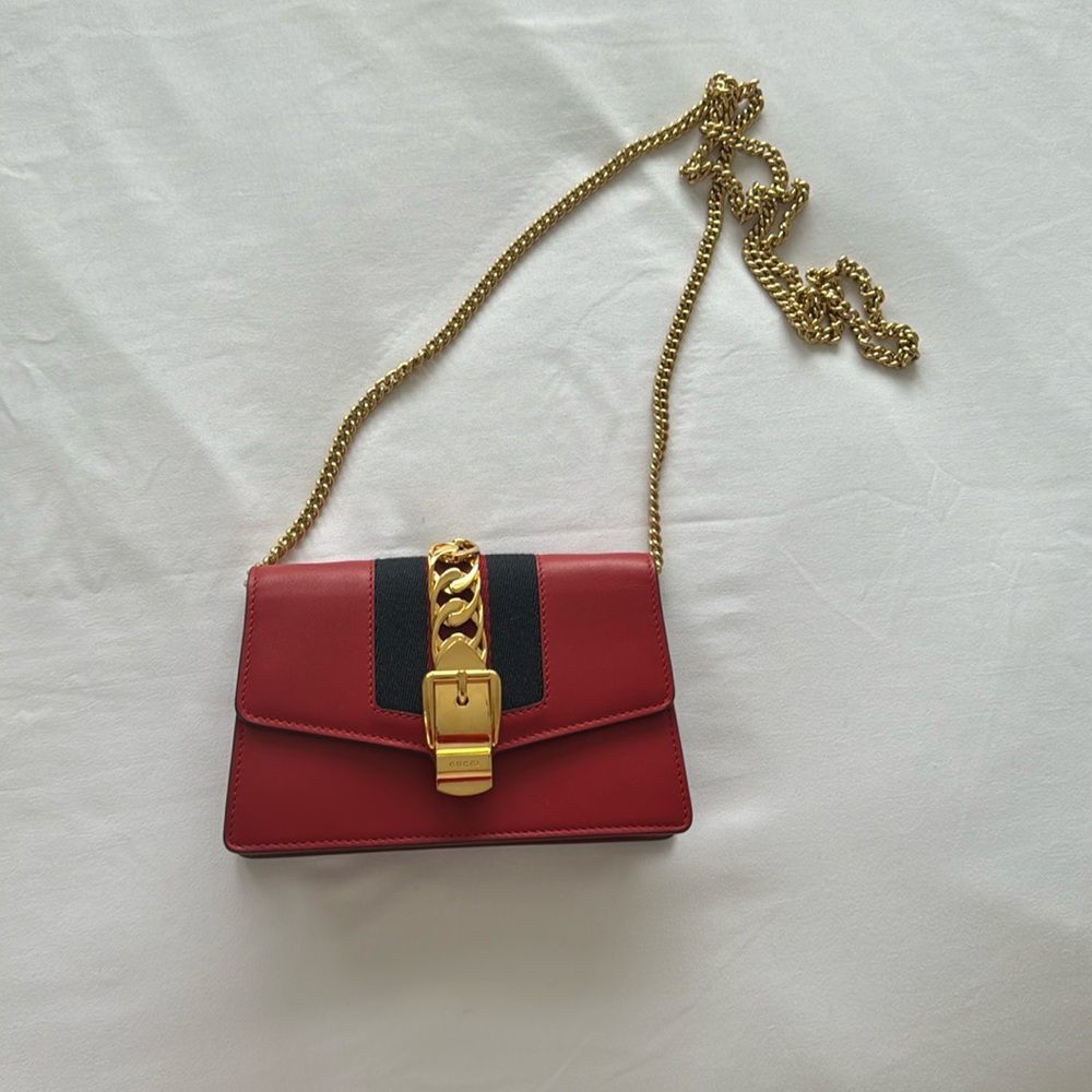 ⭐️ Gucci calfskin Sylvie super mini flap shoulder bag ⭐️